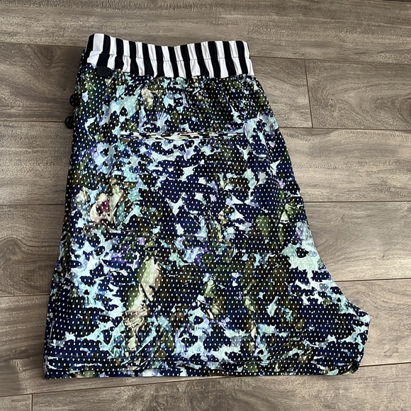 Lululemon Skort - size 8 - Picture 6 of 12